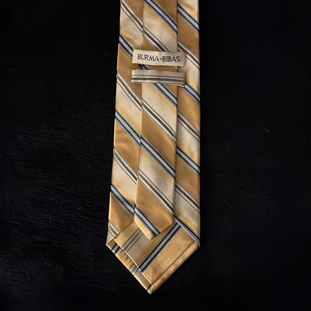 Burma Bibas Tie